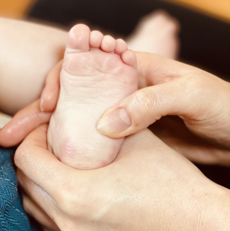 Berührung mit Liebe: Entdecke die Philosophie der Babymassage nach Leboyer